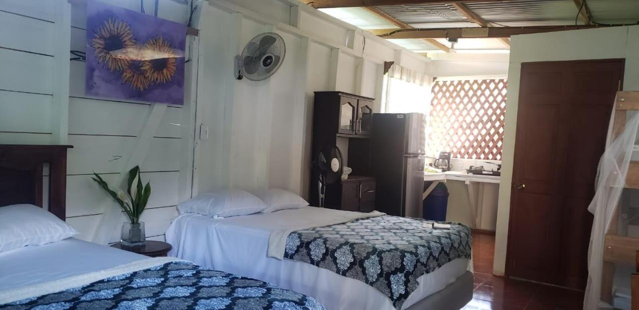 Hostal Cecilia Puerto Viejo de Talamanca Buitenkant foto