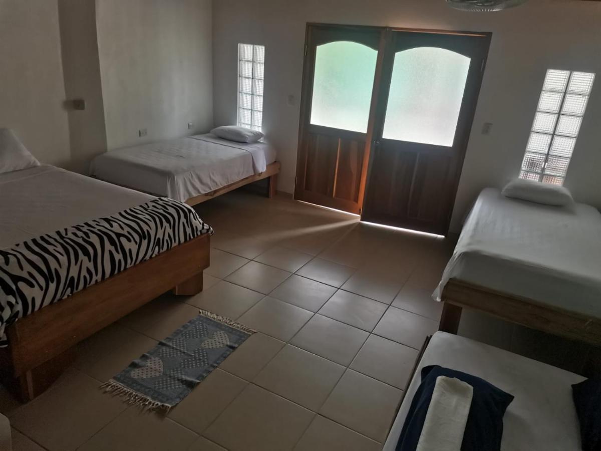 Hostal Cecilia Puerto Viejo de Talamanca Buitenkant foto