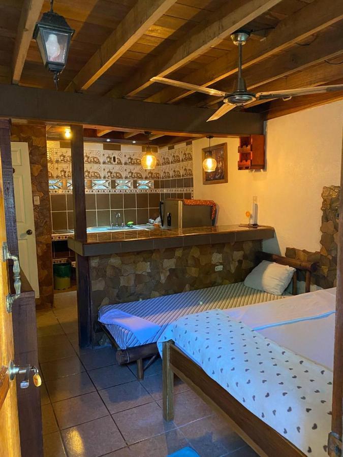Hostal Cecilia Puerto Viejo de Talamanca Buitenkant foto