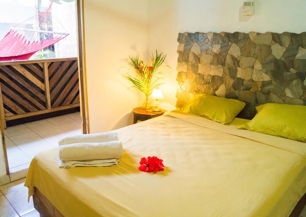 Hostal Cecilia Puerto Viejo de Talamanca Buitenkant foto