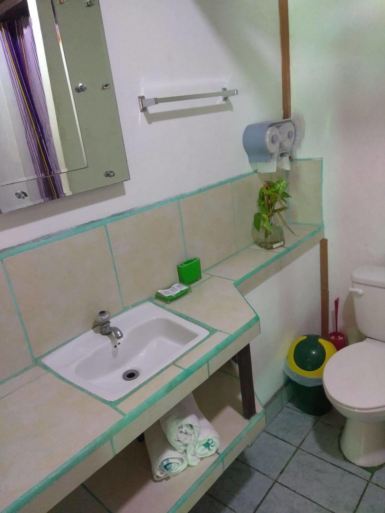 Hostal Cecilia Puerto Viejo de Talamanca Buitenkant foto