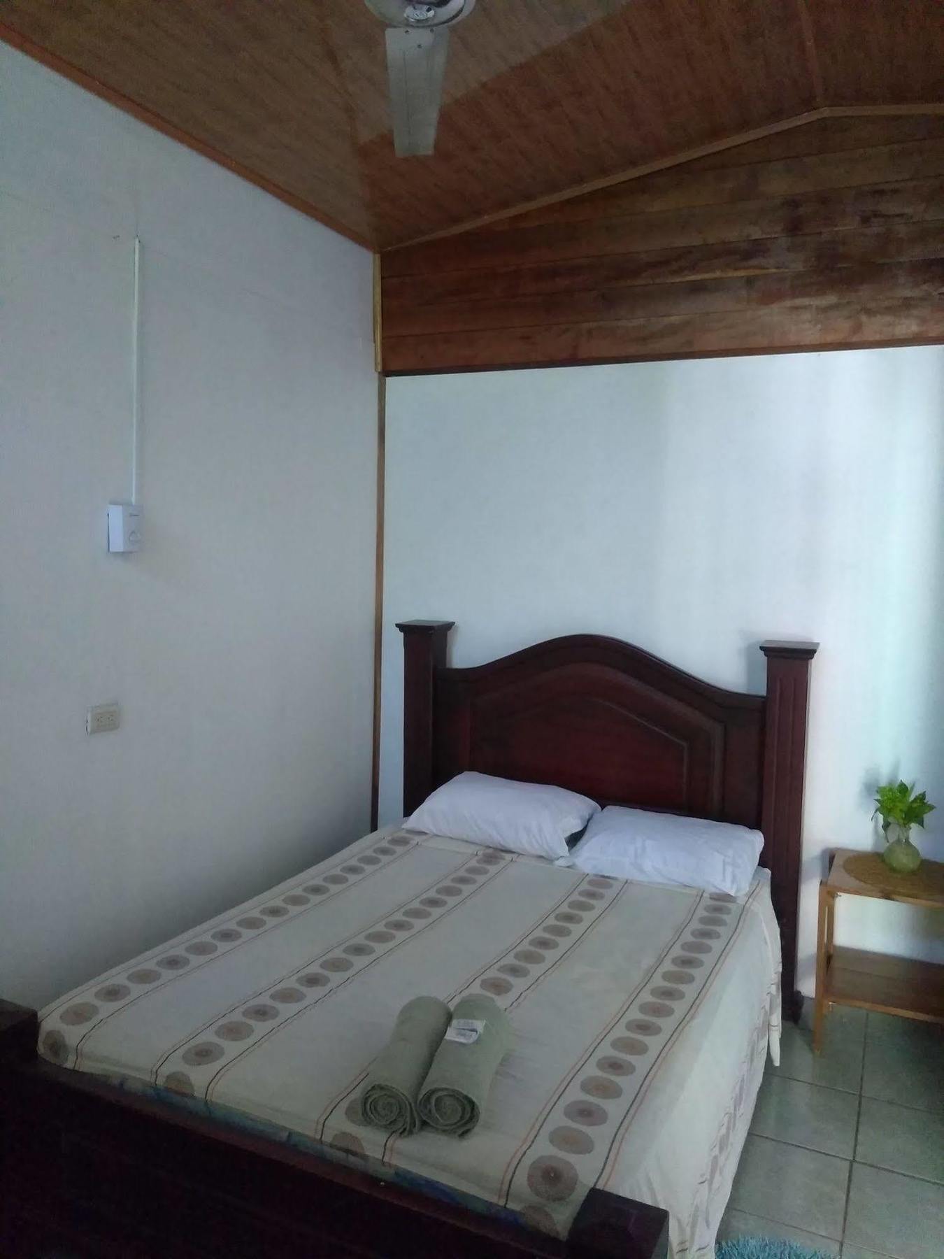 Hostal Cecilia Puerto Viejo de Talamanca Buitenkant foto