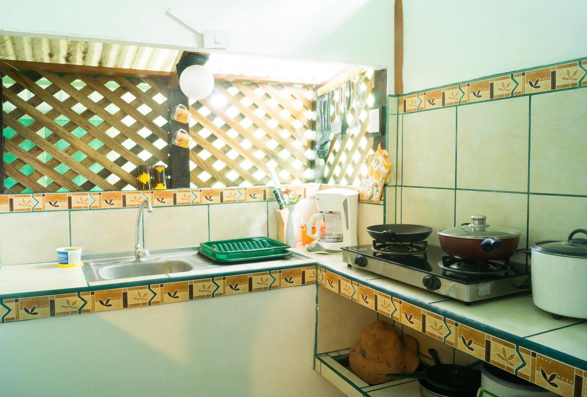 Hostal Cecilia Puerto Viejo de Talamanca Buitenkant foto