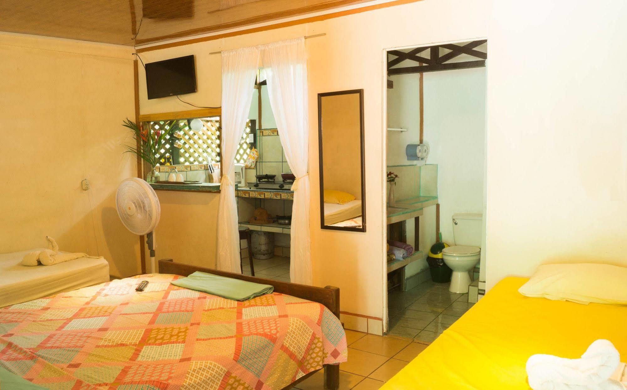 Hostal Cecilia Puerto Viejo de Talamanca Buitenkant foto