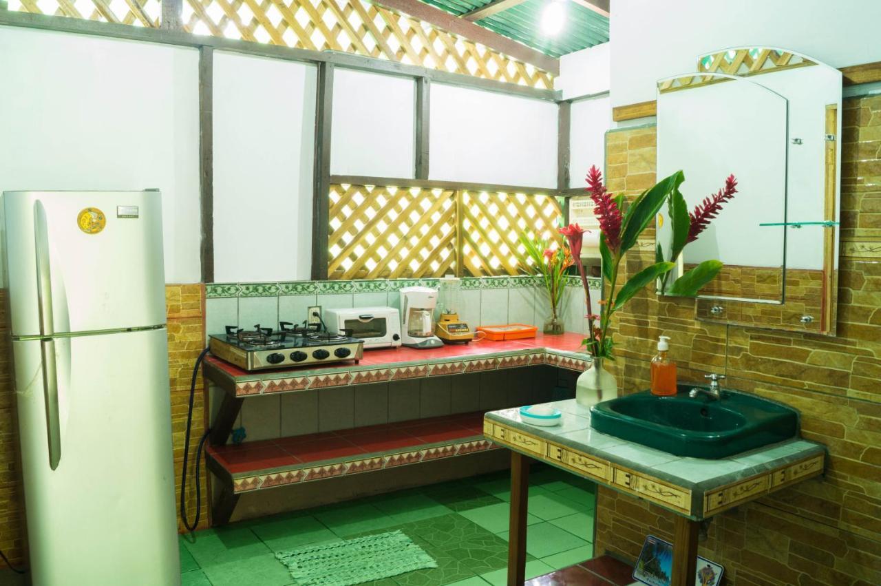 Hostal Cecilia Puerto Viejo de Talamanca Buitenkant foto